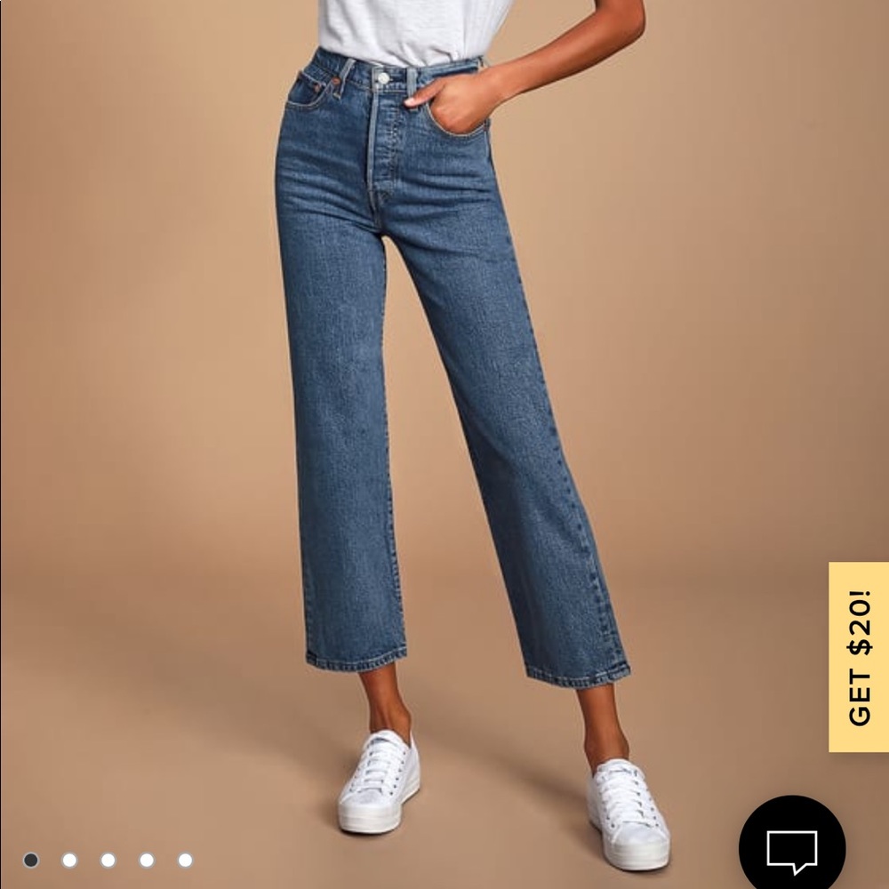 NEVER WORN Levi’s size 28